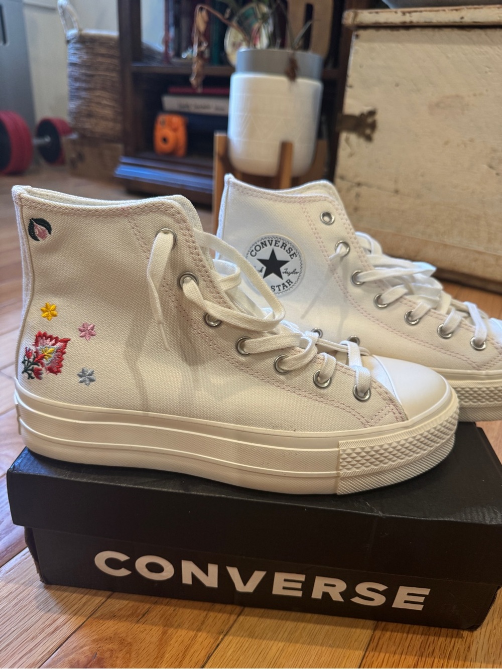 Converse Chuck Taylor All Star Lift Platform Floral Embroidery - Picture 9 of 11